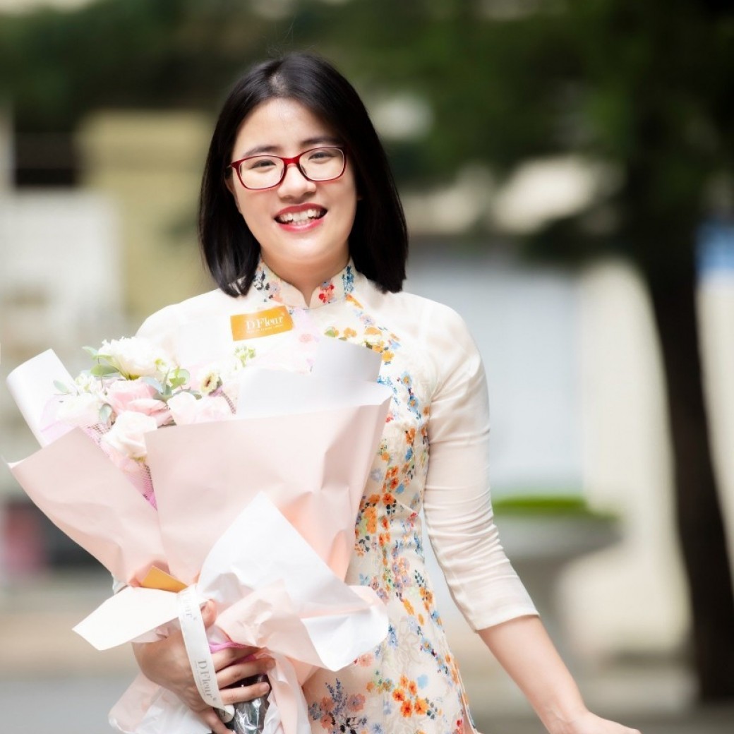 Cô Vũ Thị Hồng Lê